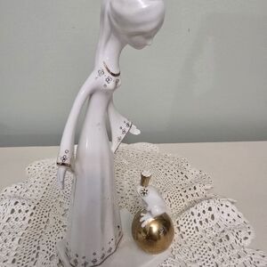 Aquincum Elegant White and Gold Figurine